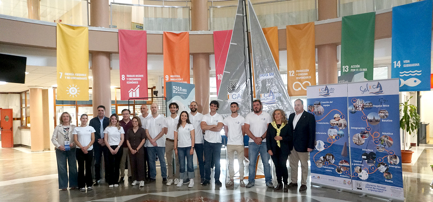 La Universidad de Cádiz presenta el velero autónomo ‘SalUCA’ tras rozar la victoria en la Micro Ruta de la Sal